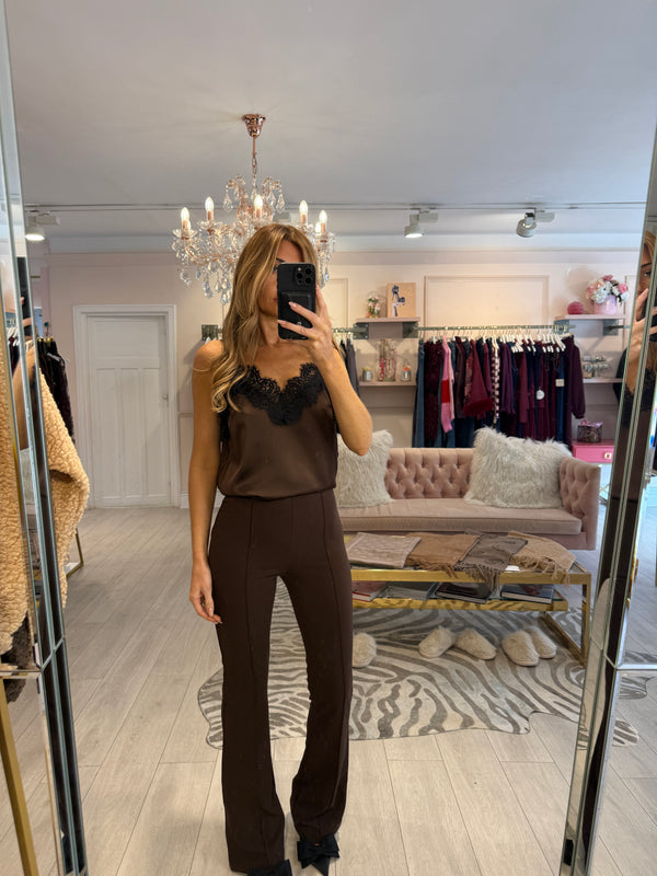 YAZ STRETCH FLARE TROUSER BROWN
