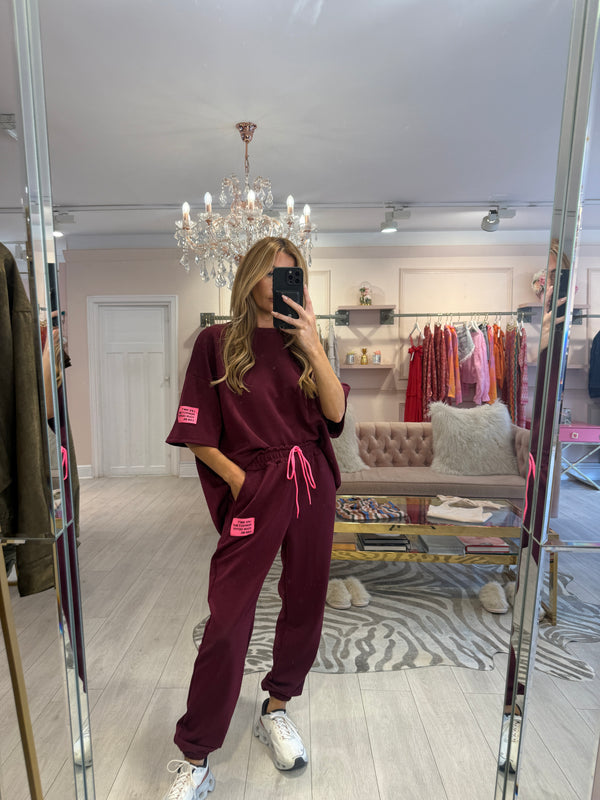 OVERSIZED SLOGAN TEE & JOGGER SET BURGUNDY