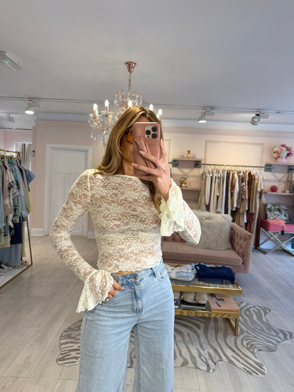 LOLA SHEER FLORAL FLARE CUFF TOP CREAM