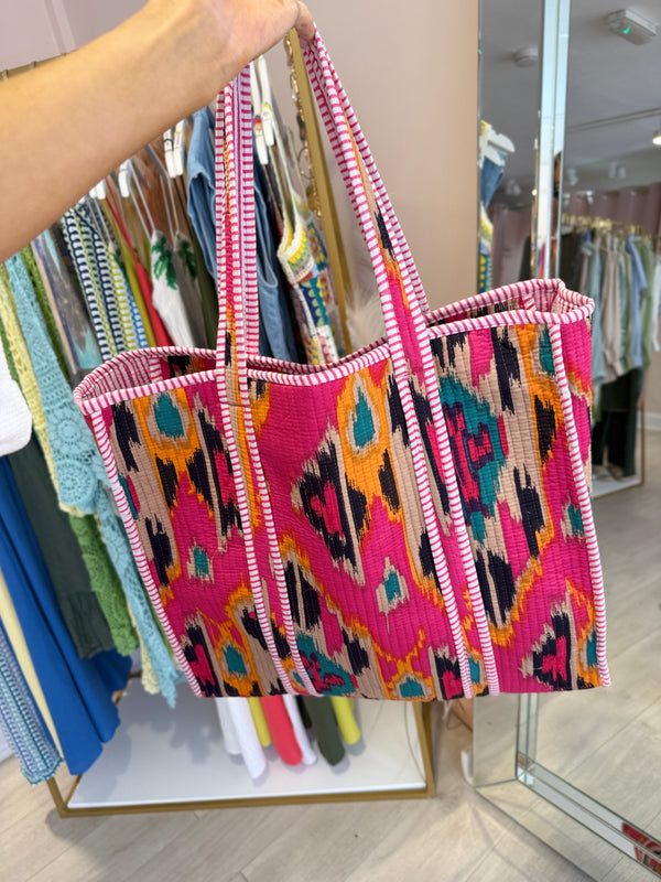 IKAT PRINT BEACH BAG QUILTED PINK