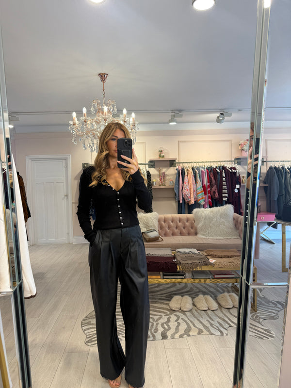 CELIA RIBBED V NECK LONG SLEEVE TOP BLACK