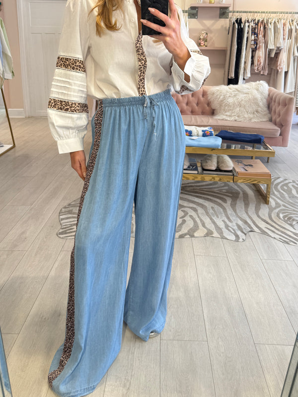 HELENA SOFT DENIM TROUSER WITH LEOPARD STRIPE