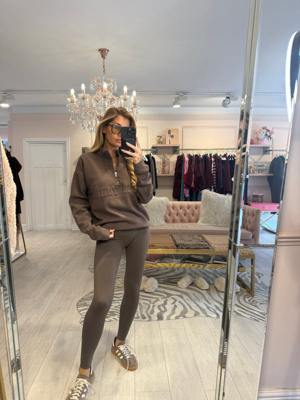 NEW YORK EMBOSSED 3/4 ZIP SWEATSHIRT CHOCO