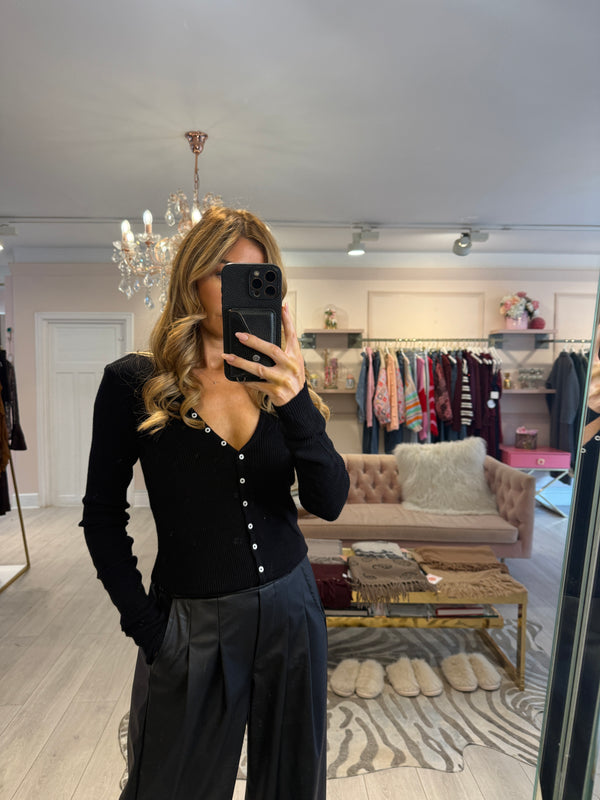 CELIA RIBBED V NECK LONG SLEEVE TOP BLACK