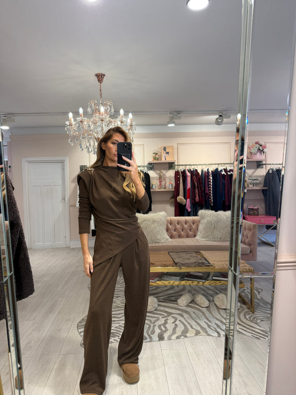 QUEENS BROOCH KNIT SET COCO