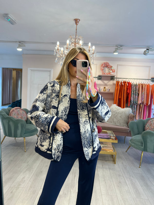 FLEUR TOILE PRINT QUILTED JACKET IN NAVY