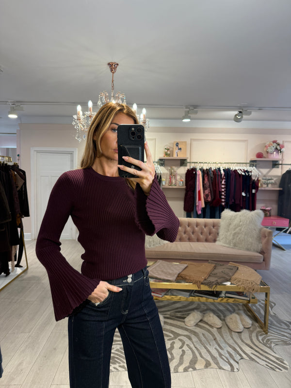 STORMI RIBBED FLUTED SLEEVE TOP WINE