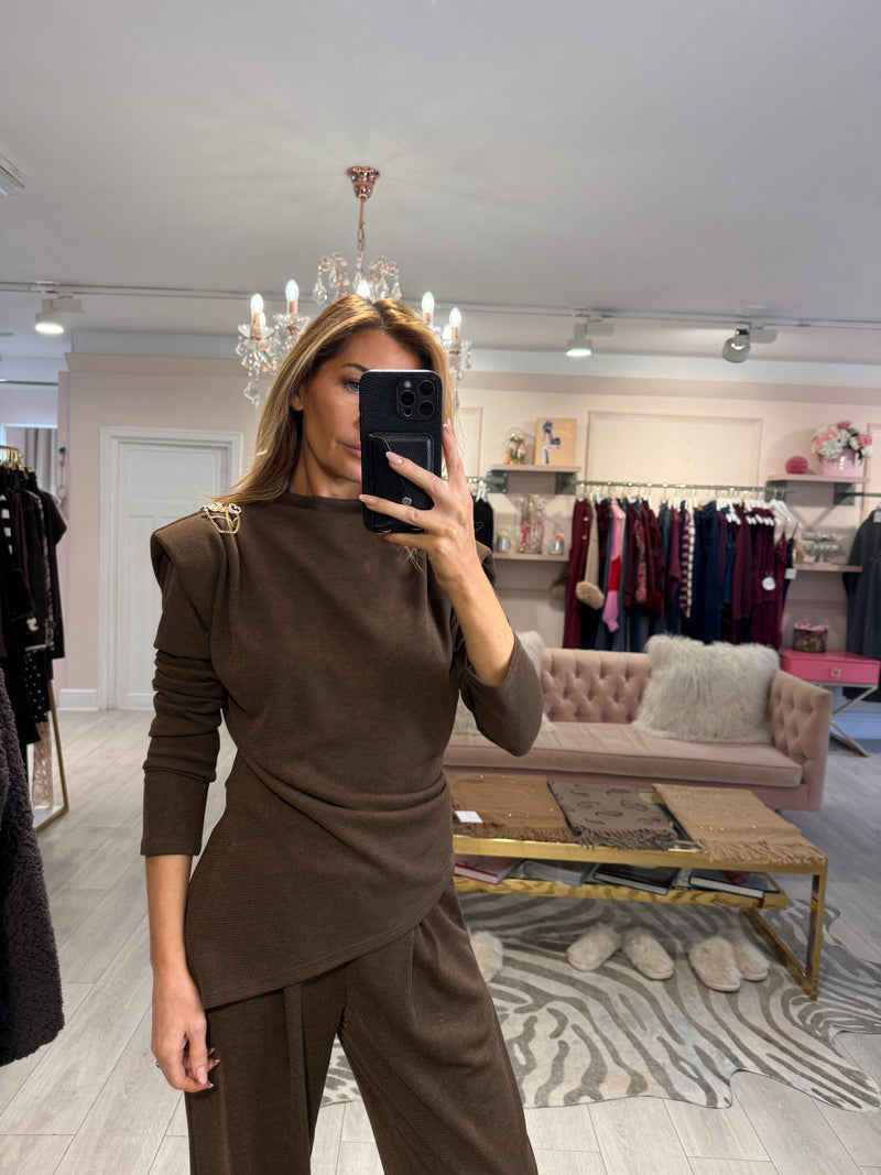 QUEENS BROOCH KNIT SET COCO