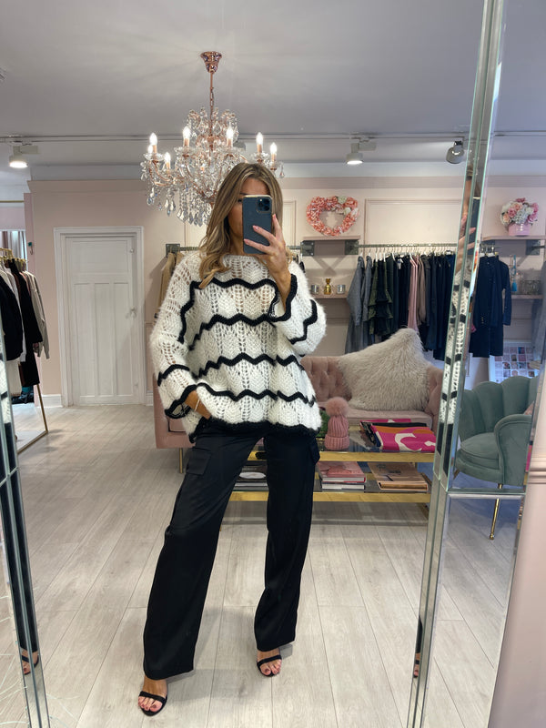 ANGIE SCALLOPED KNIT JUMPER BLACK&WHITE