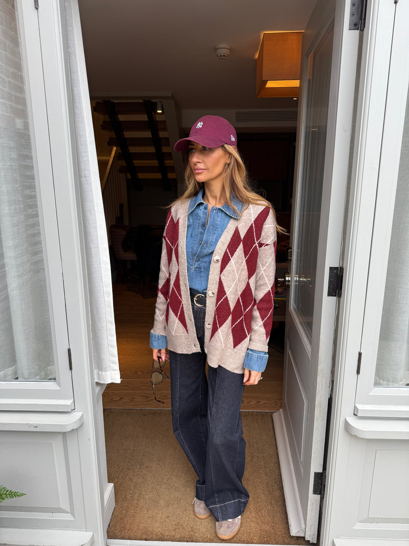 BETSY ARGYLE CARDIGAN BURGUNDY