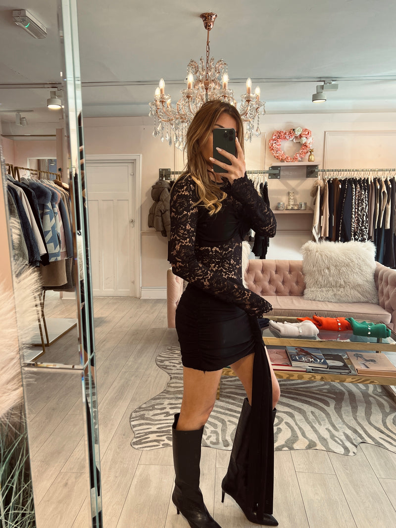 LIANA LACE DRAPE DRESS BLACK EBA. LIANA LACE DRAPE DRESS BLACK EBA.