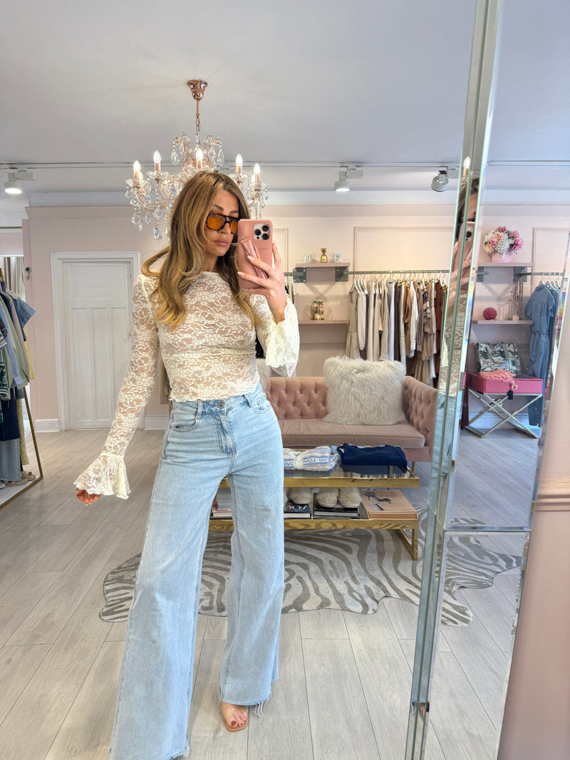 LOLA SHEER FLORAL FLARE CUFF TOP CREAM