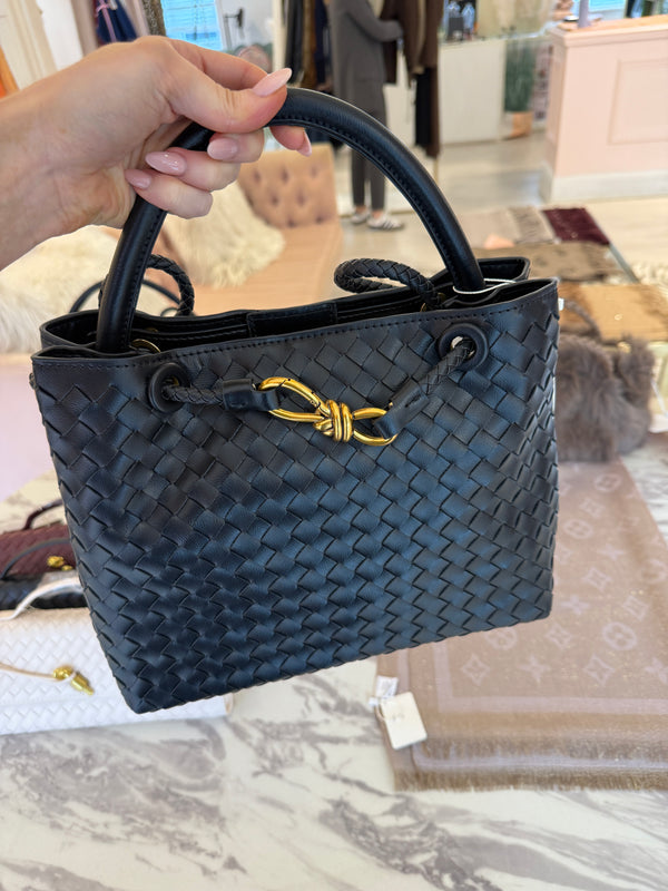 LARGE WOVEN  BAG WITH HANDLE BLACK