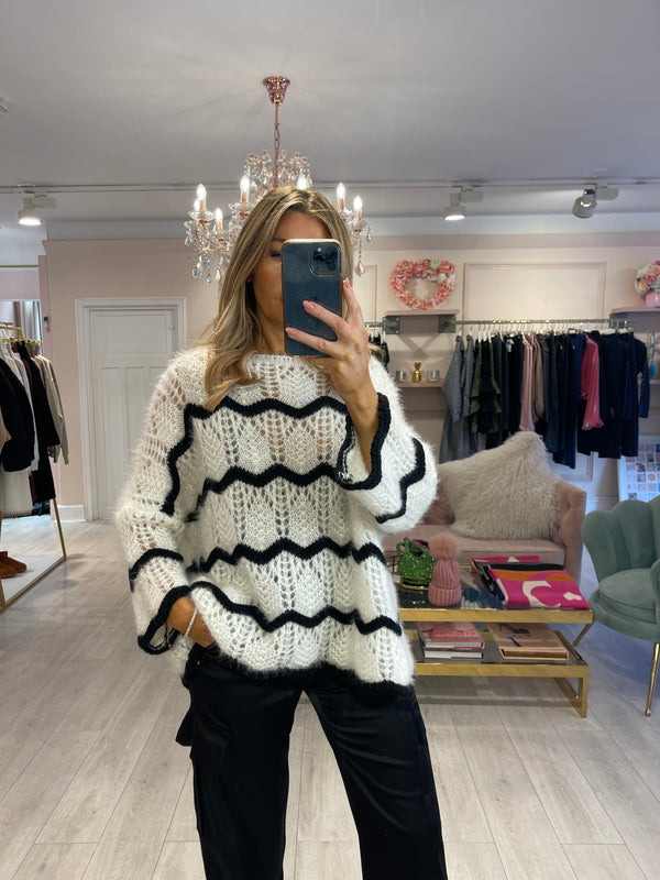 ANGIE SCALLOPED KNIT JUMPER BLACK&WHITE