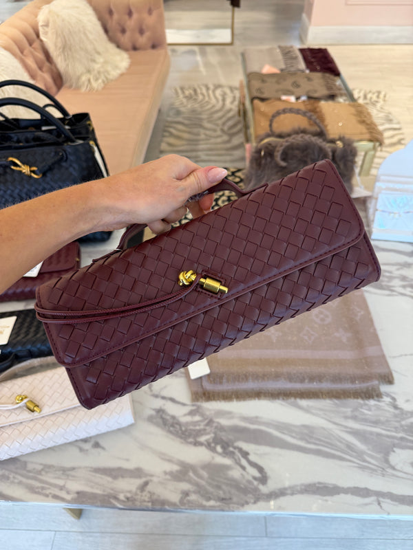 WOVEN CLUTCH BAG WITH HANDLE BURGUNDY