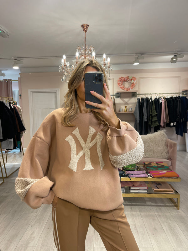 NY BOUCLE TRIM SWEATSHIRT CAMEL