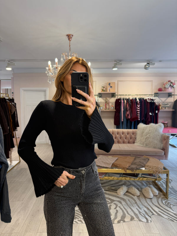 STORMI RIBBED FLUTED SLEEVE TOP BLACK
