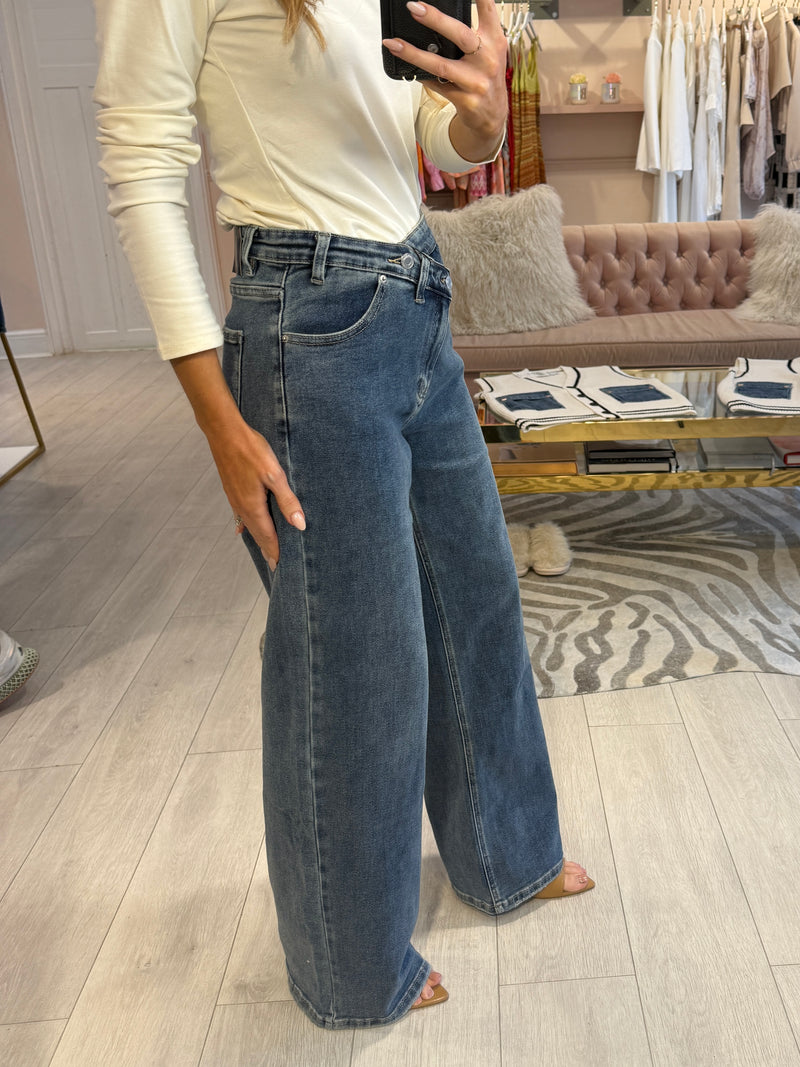 CROSS WAIST MID WASH WIDE LEG JEAN