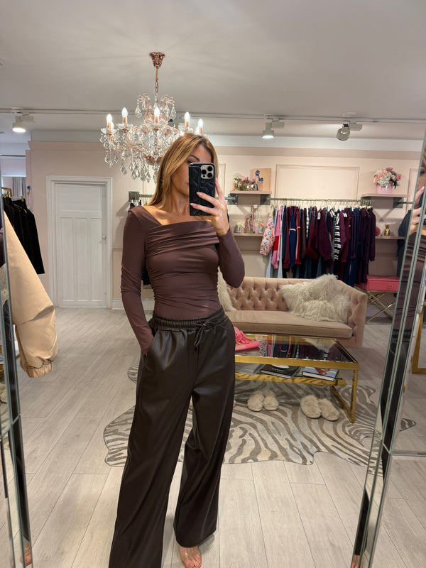 LOLA OFF SHOULDER BODYSUIT  BROWN