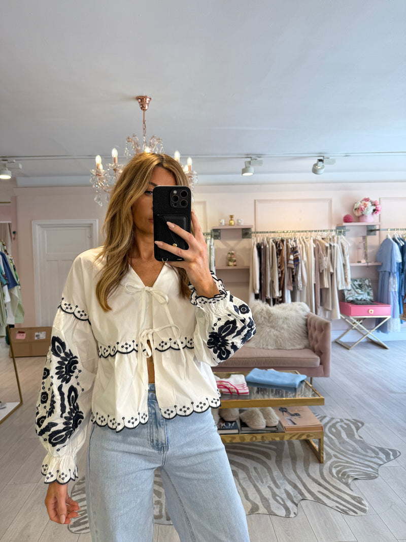 REVE DOUBLE TIE SCALLOP EDGE SHIRT