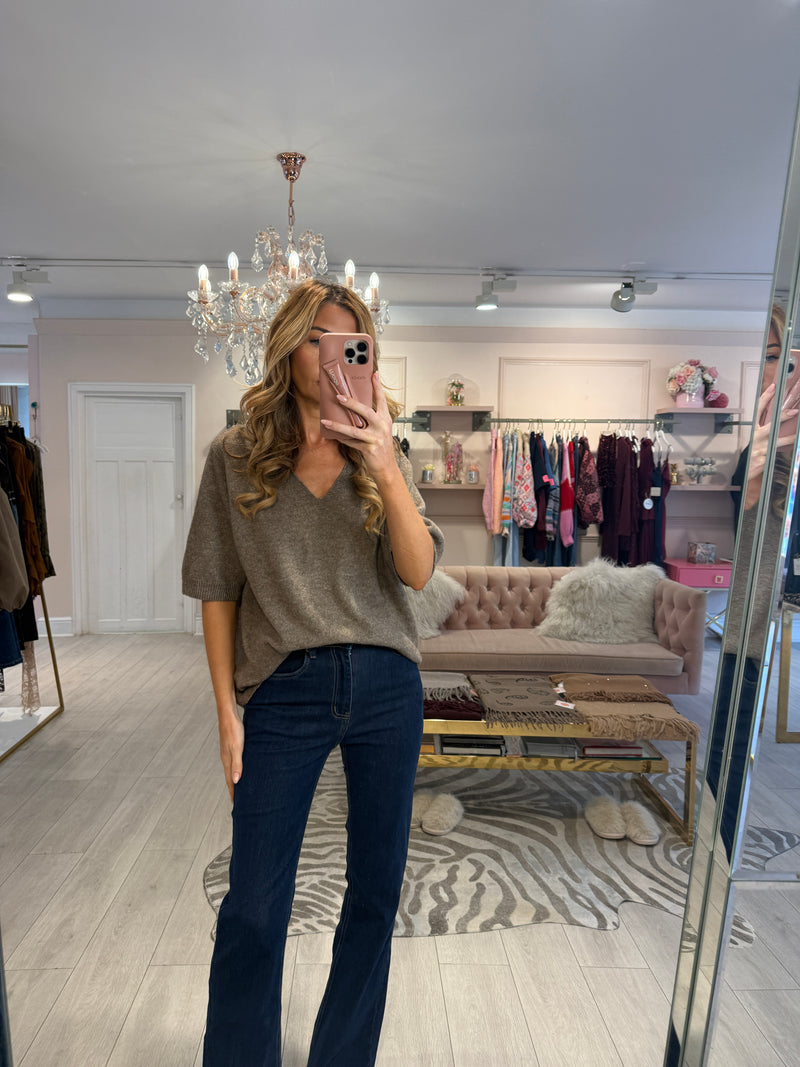 ALIA V NECK SHORT SLEEVE RIBBED JUMPER BROWN