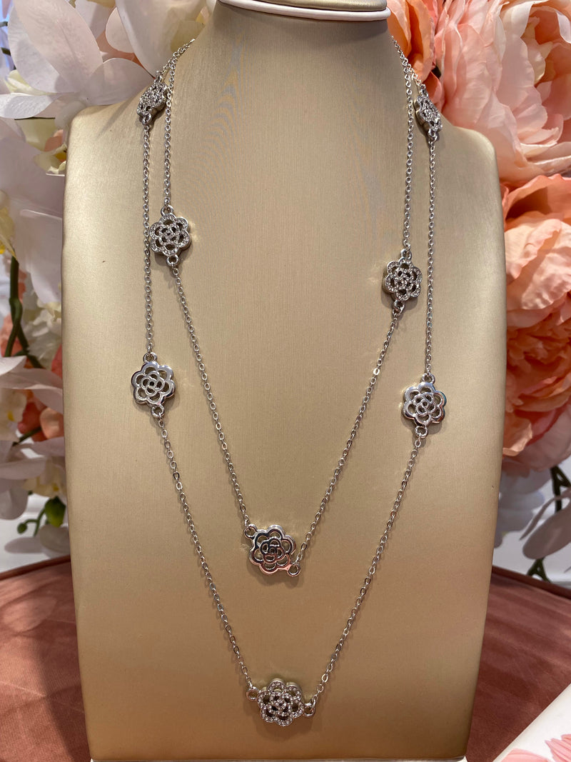 SILVER FLOWER DIAMATE NECKLACE