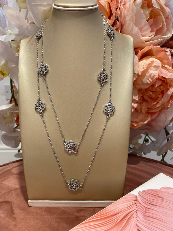SILVER FLOWER DIAMATE NECKLACE